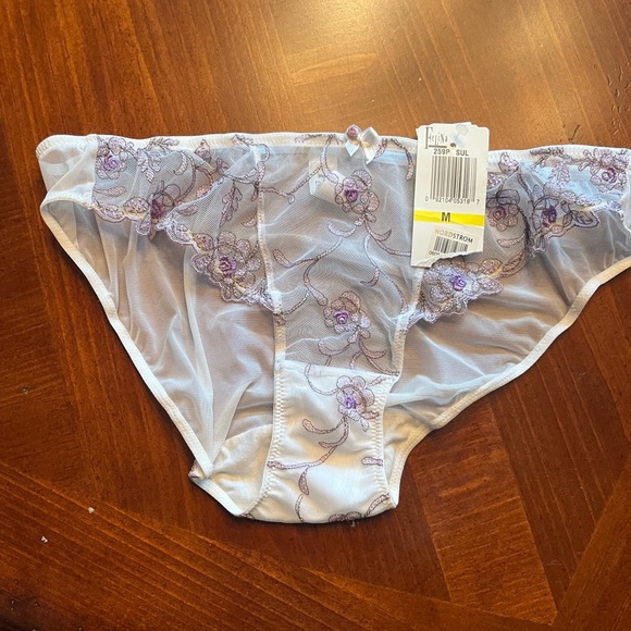 Bra and Panties Set - Picture 2 of 8